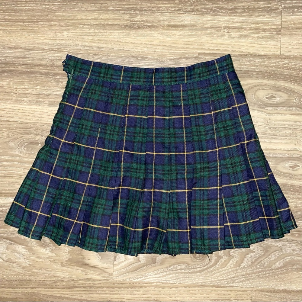 Pleated mini skirt with striped sweatshirt - Picture 4 of 5